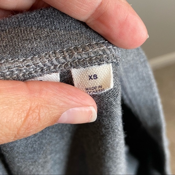 GAP gray women’s top Sz XS - Picture 4 of 5